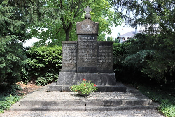 Bild: Ehrendenkmal in Selters
